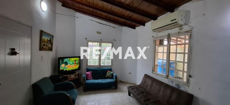 casa  y dos anexos en venta en casco central de Los Taques amoblada y equipada