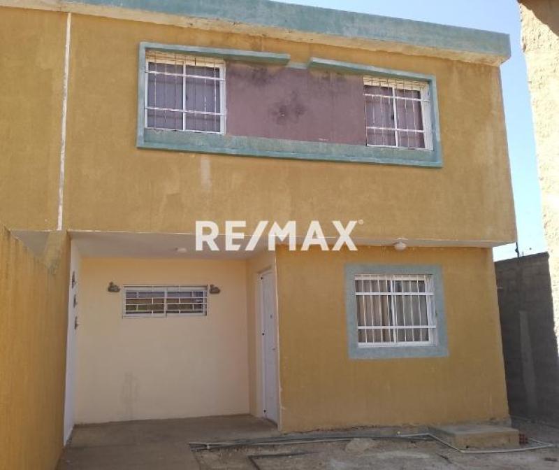 Se Vende TownHouse en Guanadito Sur