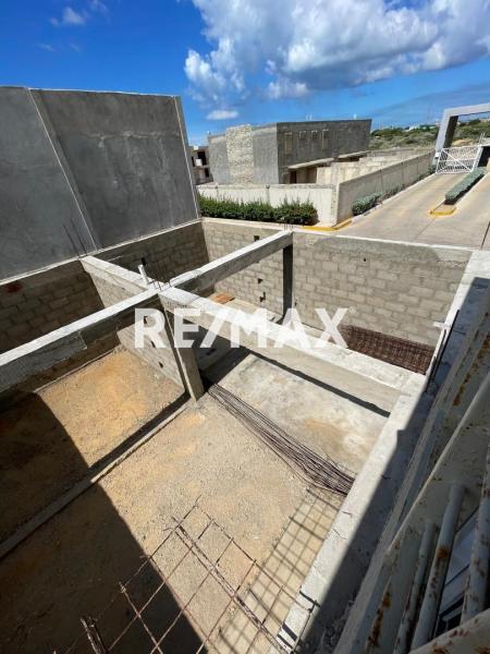CASA EN VENTA EN URB LOS ROQUES PUERTA MARAVEN