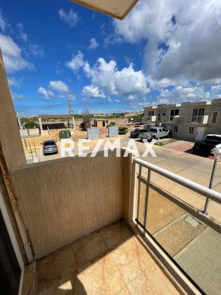 CASA EN VENTA EN URB LOS ROQUES PUERTA MARAVEN