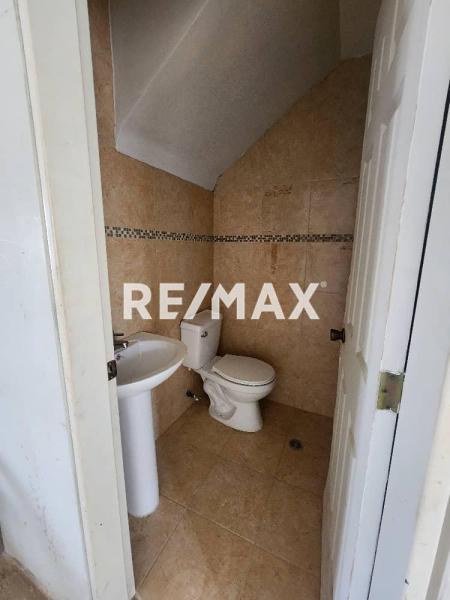 CASA EN VENTA EN URB LOS ROQUES PUERTA MARAVEN