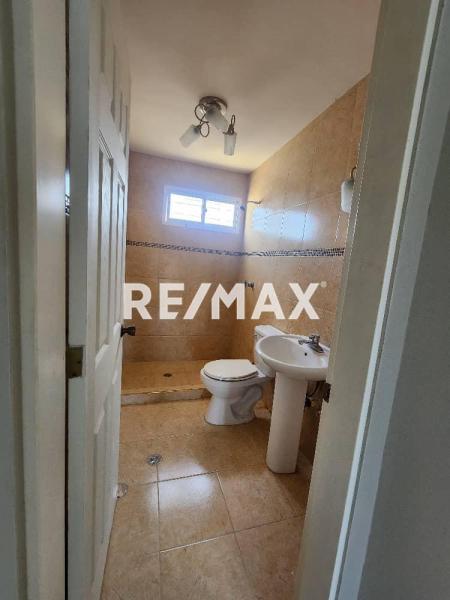 CASA EN VENTA EN URB LOS ROQUES PUERTA MARAVEN