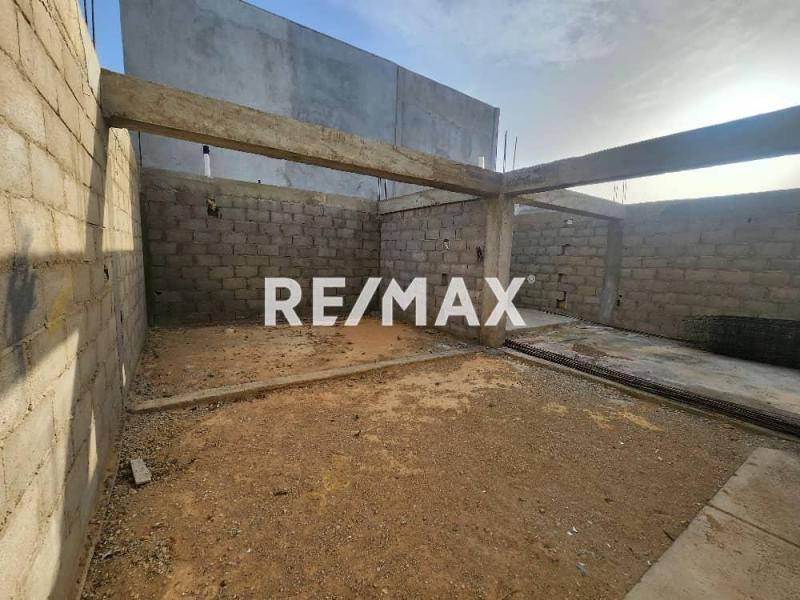 CASA EN VENTA EN URB LOS ROQUES PUERTA MARAVEN