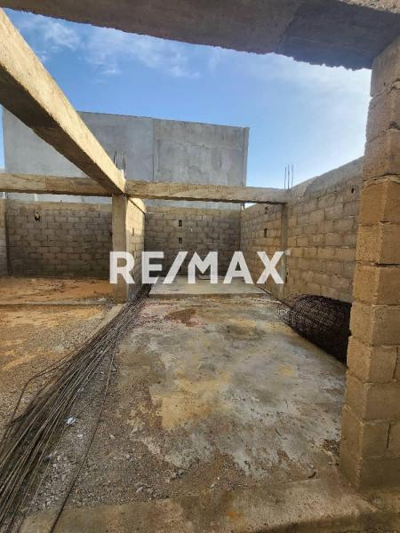CASA EN VENTA EN URB LOS ROQUES PUERTA MARAVEN