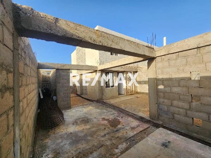 CASA EN VENTA EN URB LOS ROQUES PUERTA MARAVEN