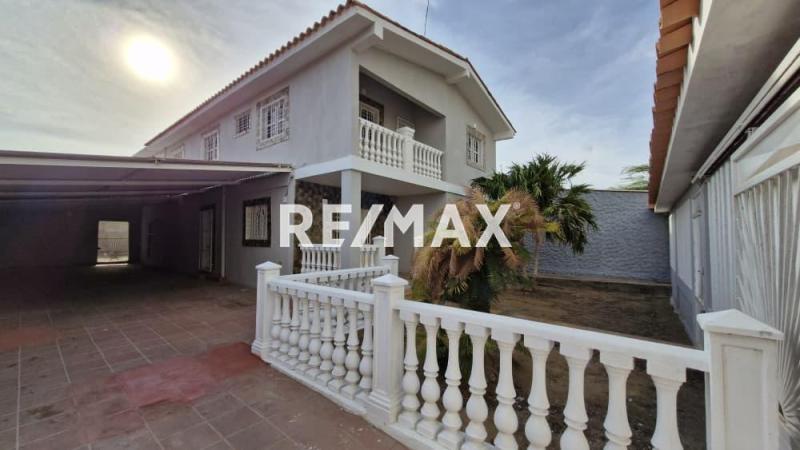 Casa en Venta. Urb. Santa Irene