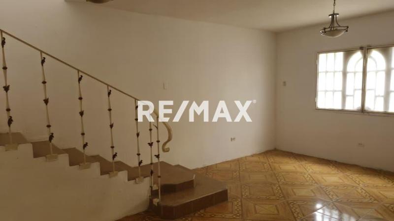 Casa en Venta. Urb. Santa Irene