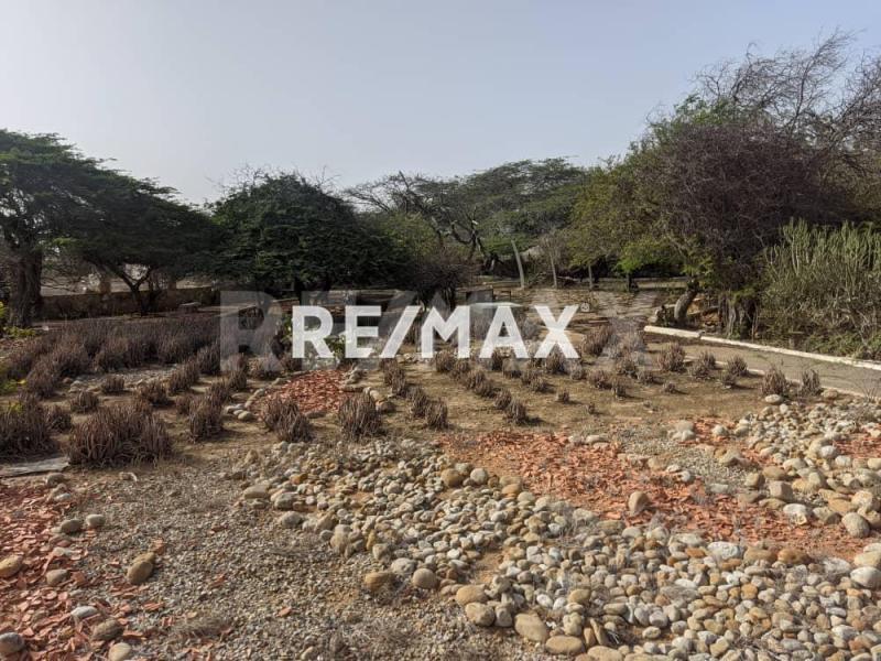 Edificio en Venta, con vista al mar, Urb. Zarabón.