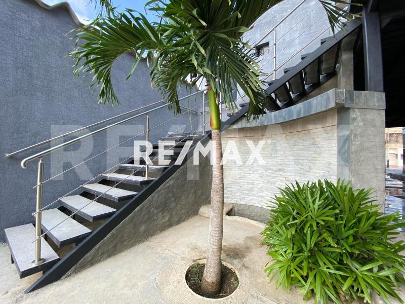 VENTA LOCALES  PUERTA MARAVEN AV OLLARVIDES