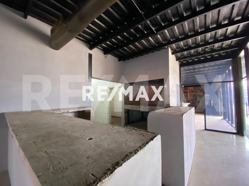 VENTA  LOCALES CON TERRAZA PUERTA MARAVEN AV OLLARVIDES