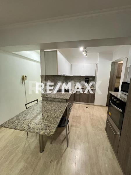 Apartamento en Alquiler Parque Residencial San Roman.