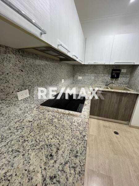 Apartamento en Alquiler Parque Residencial San Roman.