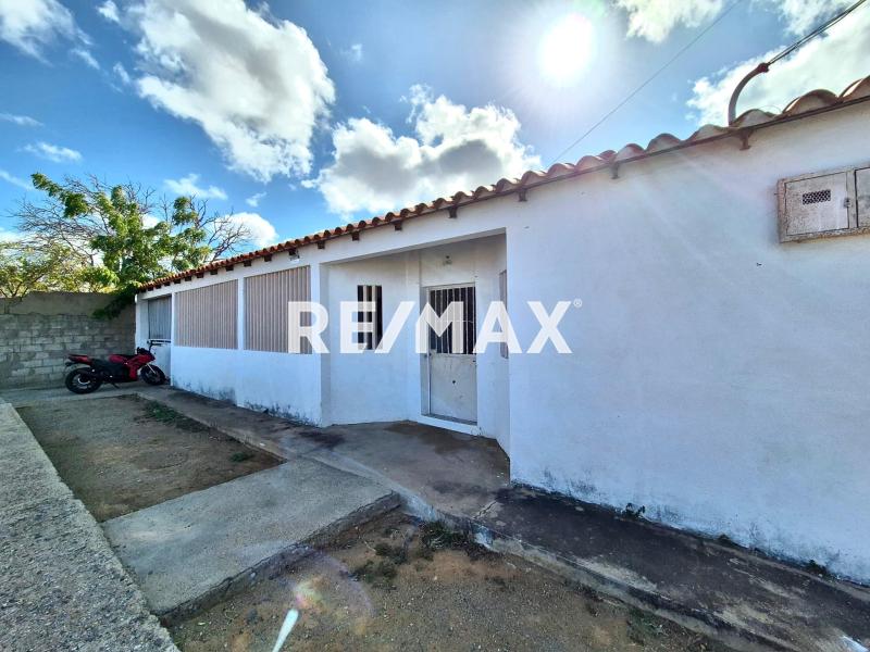Casa en Venta, URB  San Rafael Via Judibana Municipio Los Taques