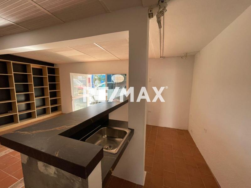 En Venta Local Comercial av los caobos, urb santa irene