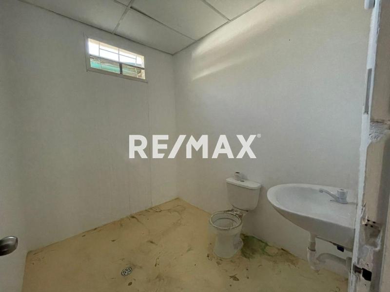 En Venta Local Comercial av los caobos, urb santa irene