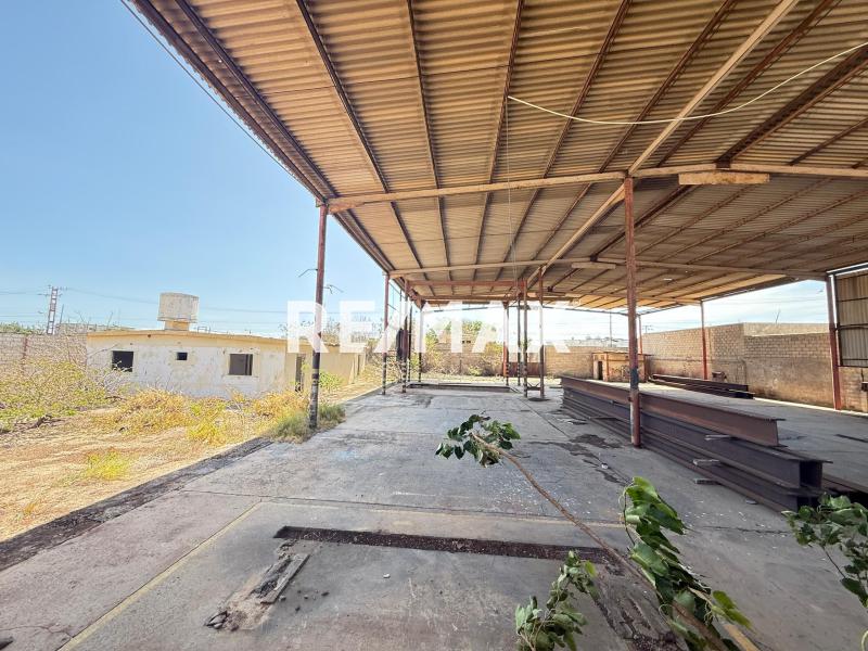 En Alquiler Local Industrial y Galpón Avenida Jacinto Lara.