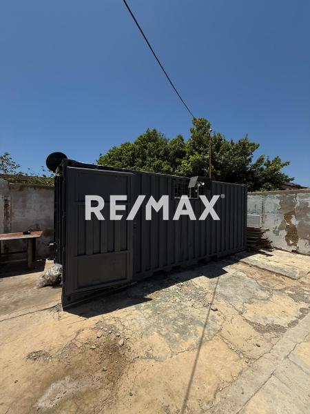 En Venta Local Industrial y Galpón Avenida Jacinto Lara.