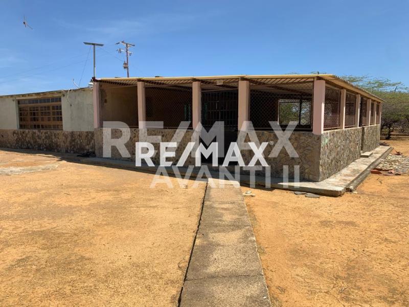 En Venta Negocio Cumujacoa Vía Los Taques, Falcon, VEN