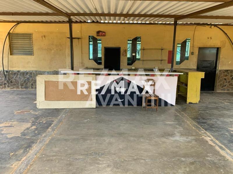 En Venta Negocio Cumujacoa Vía Los Taques, Falcon, VEN