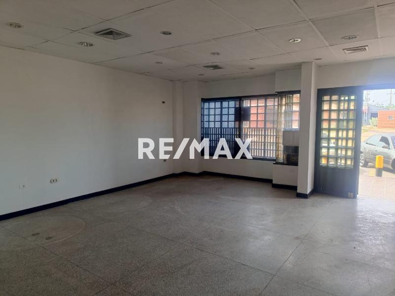 En Alquiler Local Comercial urb. Santa Fe. calle Arsenio Navas. Punto Fijo Edo Falcon