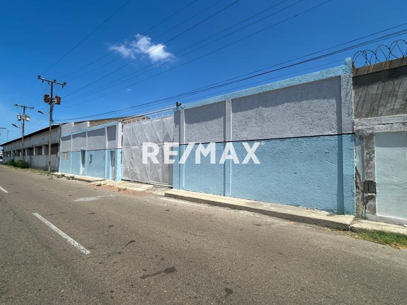 En Alquiler Local Industrial y Galpón Avenida Pumarrosa, Centro, Punto Fijo, Carirubana, Falcón, 4102, VEN