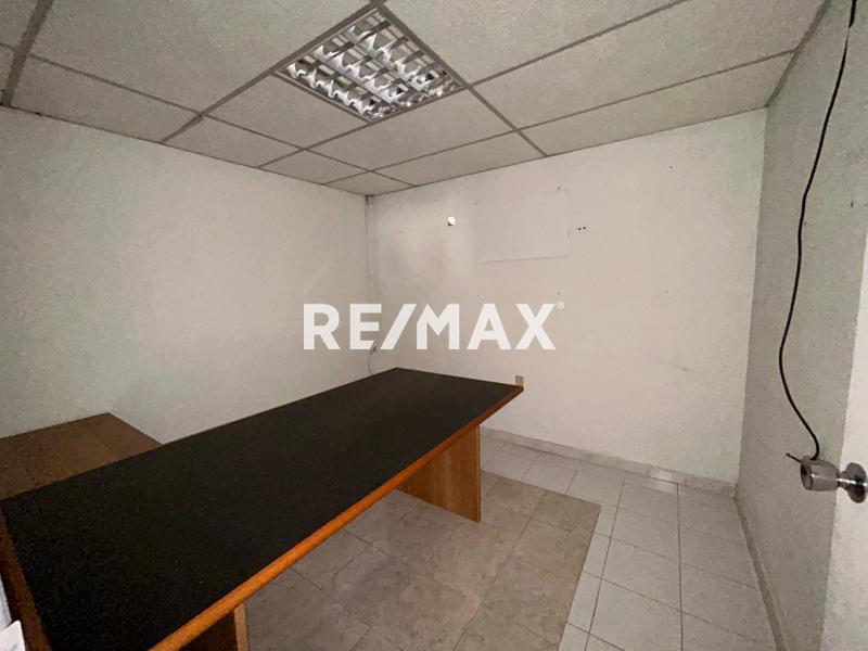 En Alquiler Local Industrial y Galpón Avenida Pumarrosa, Centro, Punto Fijo, Carirubana, Falcón, 4102, VEN