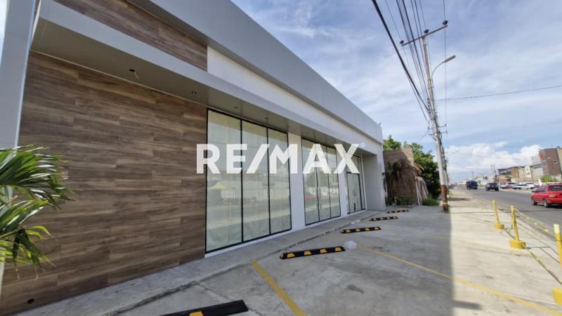 En Venta Local Comercial Avenida Ollarvides, Puerta Maraven, Cardón, Carirubana, Falcón, 4154, VEN