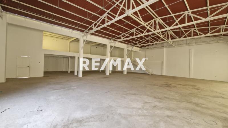 En Venta Local Comercial Avenida Ollarvides, Puerta Maraven, Cardón, Carirubana, Falcón, 4154, VEN