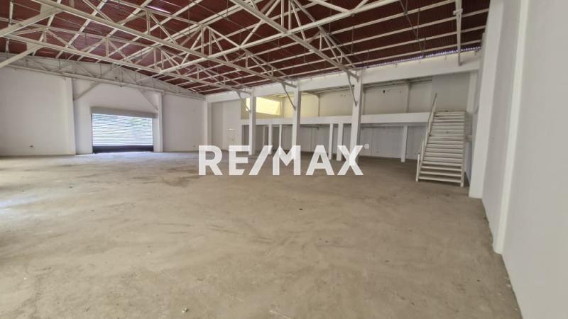 En Venta Local Comercial Avenida Ollarvides, Puerta Maraven, Cardón, Carirubana, Falcón, 4154, VEN