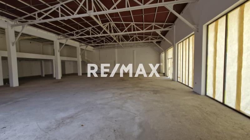 En Venta Local Comercial Avenida Ollarvides, Puerta Maraven, Cardón, Carirubana, Falcón, 4154, VEN