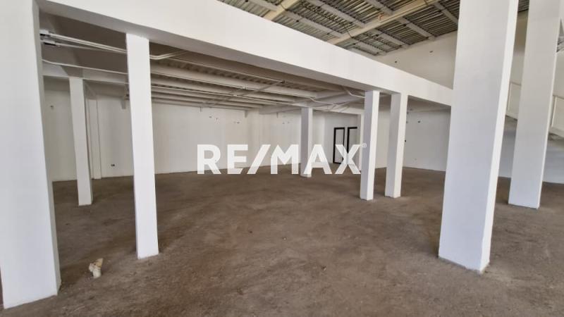 En Venta Local Comercial Avenida Ollarvides, Puerta Maraven, Cardón, Carirubana, Falcón, 4154, VEN