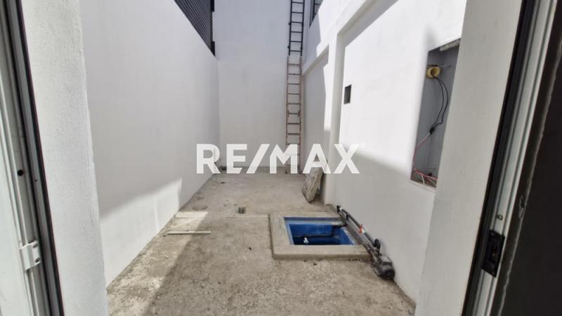 En Venta Local Comercial Avenida Ollarvides, Puerta Maraven, Cardón, Carirubana, Falcón, 4154, VEN