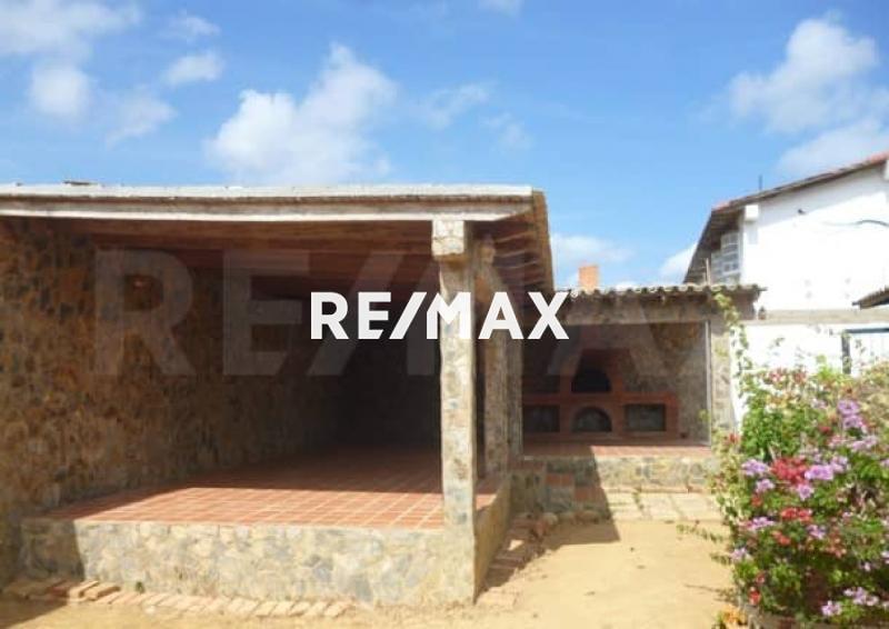 En Venta Casa o TownHouse Calle Yacambú, Judibana, Punto Fijo, Falcon, Venezuela.