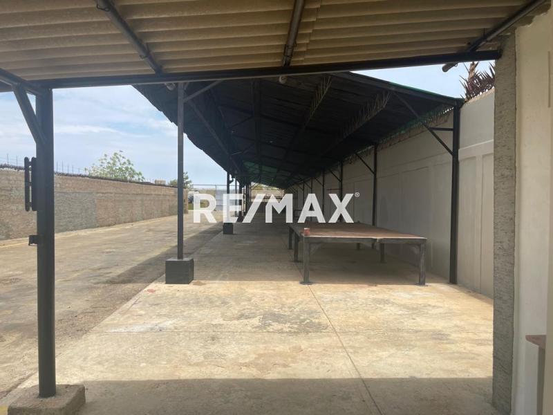 En Alquiler Local Industrial y Galpón Los Taques, Falcón, VEN