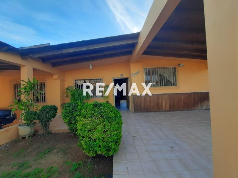 En Venta Casa o TownHouse Los Caciques, Punto Fijo, Municipio Carirubana del Estado Falcon, VEN.