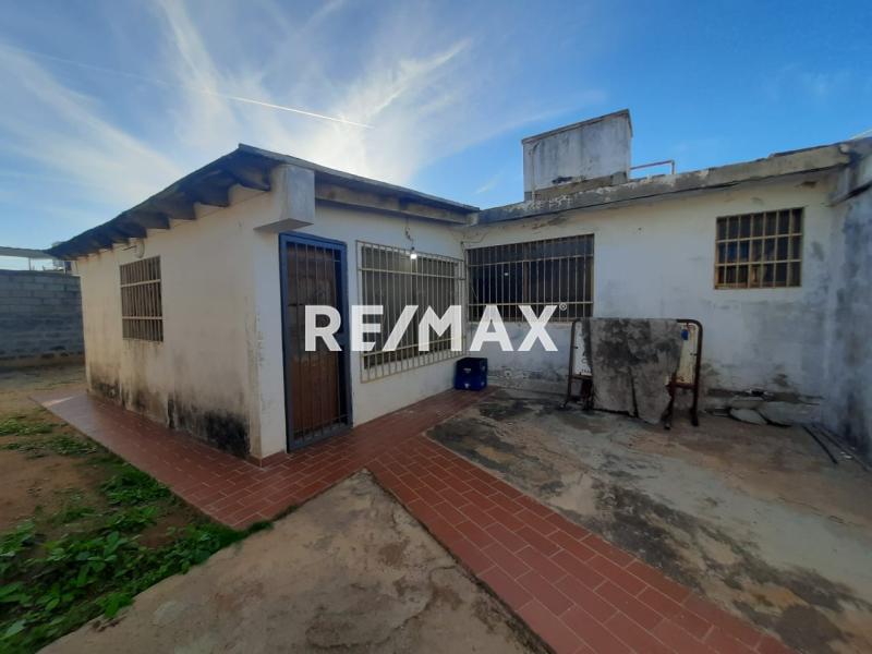 En Venta Casa o TownHouse Los Caciques, Punto Fijo, Municipio Carirubana del Estado Falcon, VEN.