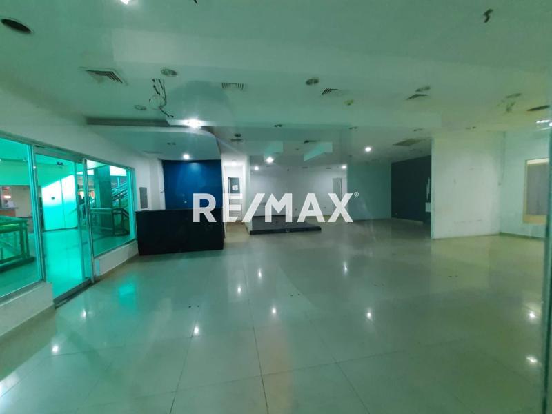 En Venta Local Comercial Santa Irene, Centro Comercial Ciudad del Viento, Punto Fijo, Municipio Carirubana del Estado Falcon.