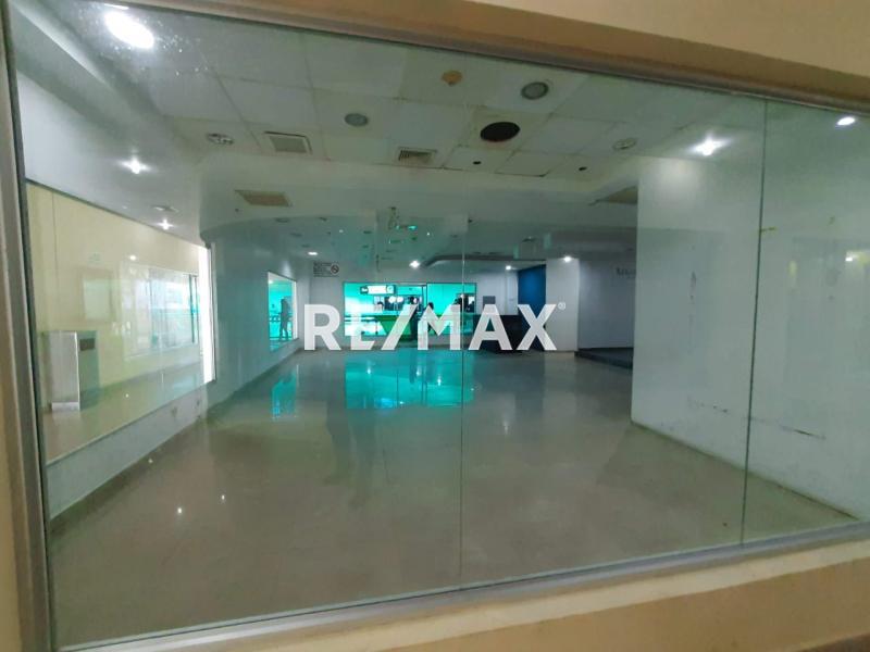 En Venta Local Comercial Santa Irene, Centro Comercial Ciudad del Viento, Punto Fijo, Municipio Carirubana del Estado Falcon.