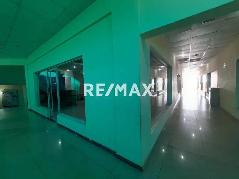 En Venta Local Comercial Santa Irene, Centro Comercial Ciudad del Viento, Punto Fijo, Municipio Carirubana del Estado Falcon.