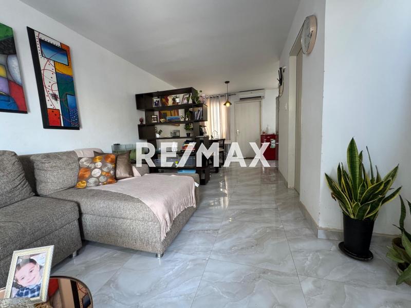 En Venta Casa o TownHouse Urb. Los Roques. Puerta Maraven