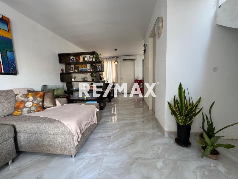 En Venta Casa o TownHouse Urb. Los Roques. Puerta Maraven