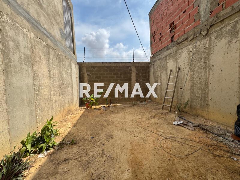 En Venta Casa o TownHouse Urb. Los Roques. Puerta Maraven