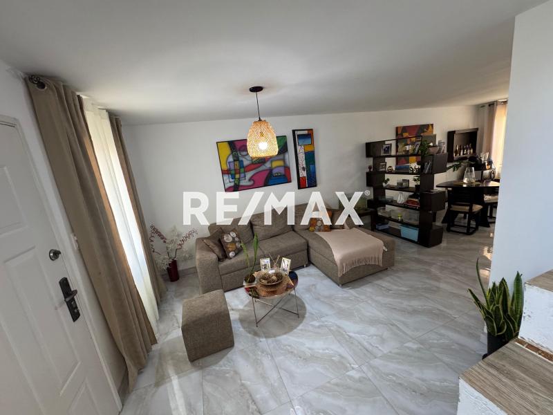 En Venta Casa o TownHouse Urb. Los Roques. Puerta Maraven