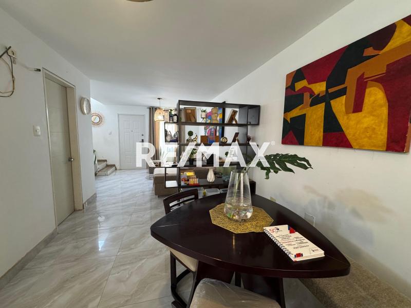 En Venta Casa o TownHouse Urb. Los Roques. Puerta Maraven