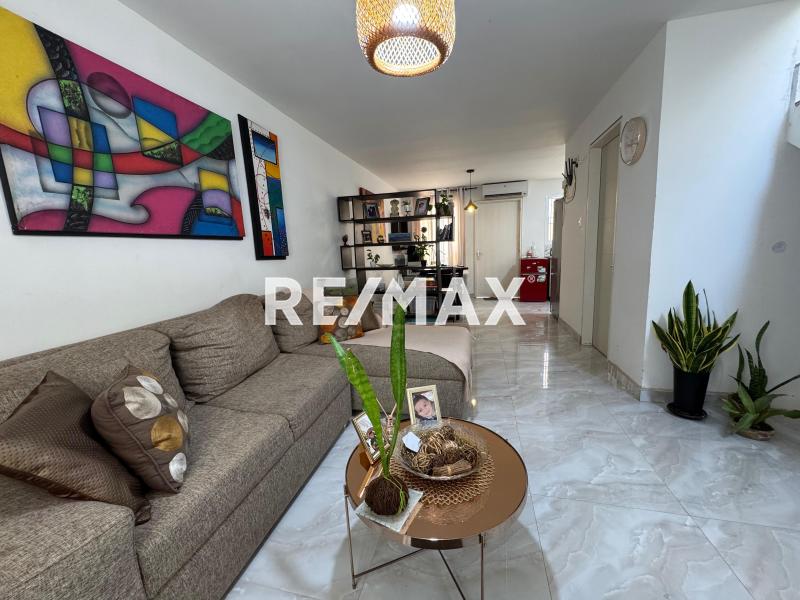 En Venta Casa o TownHouse Urb. Los Roques. Puerta Maraven