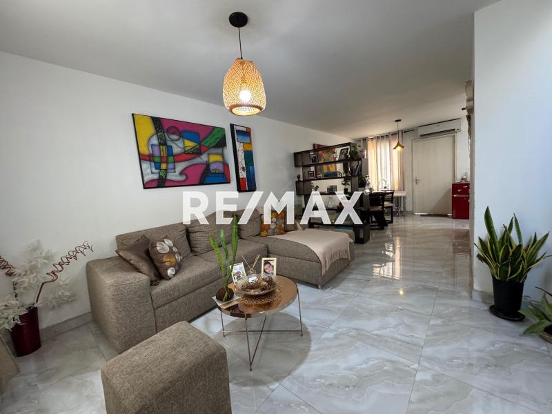 En Venta Casa o TownHouse Urb. Los Roques. Puerta Maraven