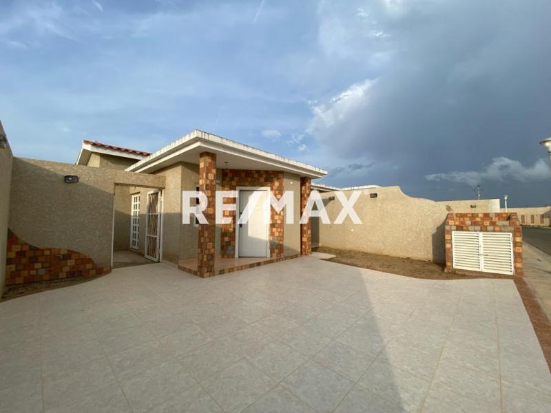 En Venta Casa o TownHouse Conjunto Residencial Villa Norte Puerta Maraven