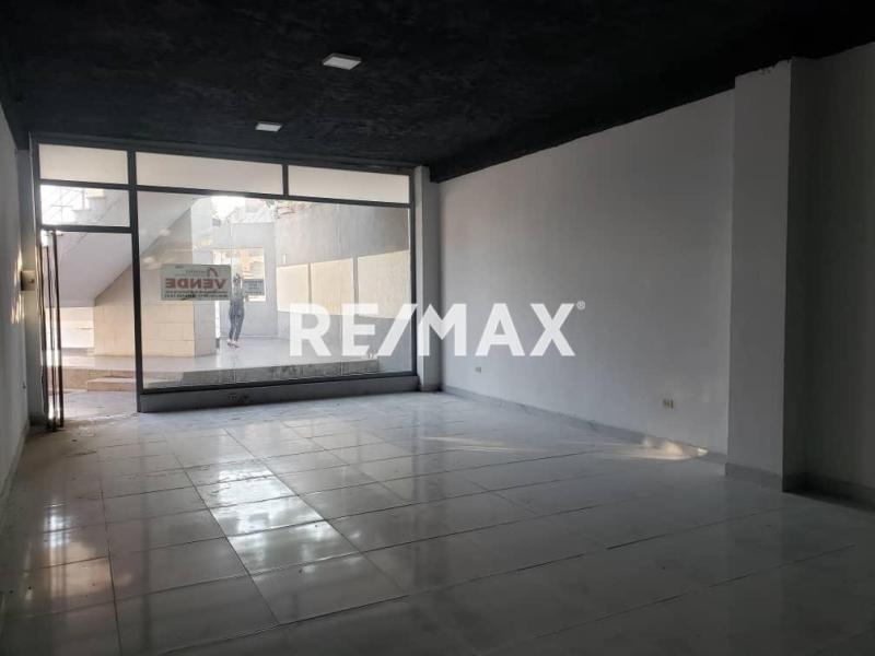 En Venta Local Comercial Avenida Ollarvides, Puerta Maraven, Cardón, Carirubana, Falcón, 4154, VEN