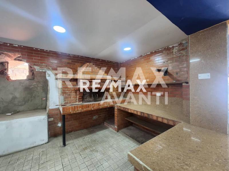 En Alquiler Local Comercial Av Ollarvides Puerta Maraven