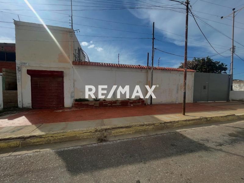En Venta Local Industrial y Galpón Urb. Brisamar, Cardón, Carirubana, Falcón, 4154, VEN